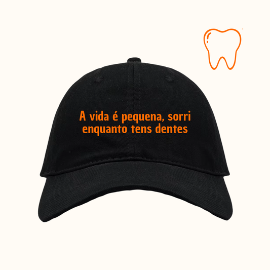 A vida é pequena, sorri enquanto tens dentes