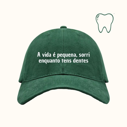 A vida é pequena, sorri enquanto tens dentes